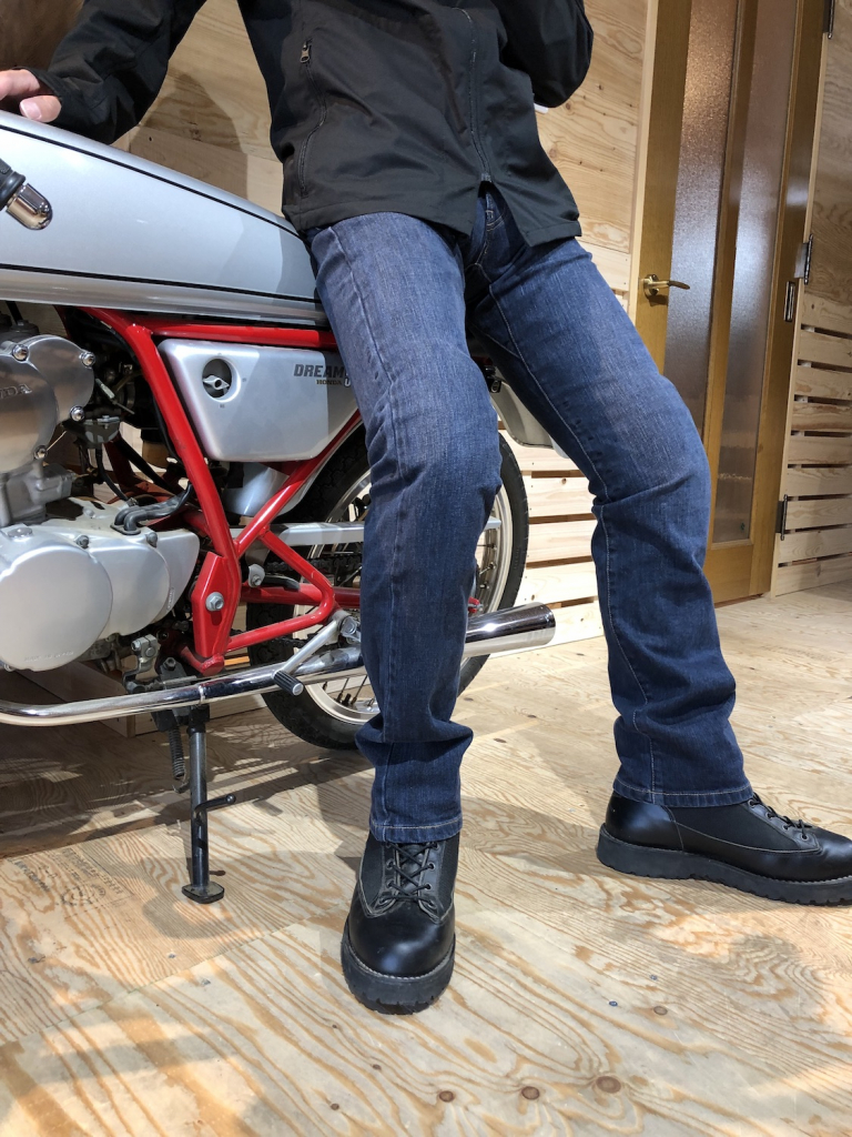 バイク用レザーパンツ サイズ32 膝パッド付き てひどい