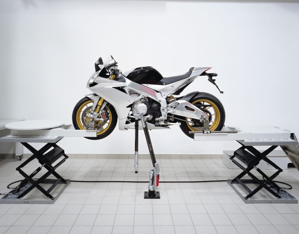 AKRAPOVICマフラー購入者限定プレゼントキャンペーン|2りんかん