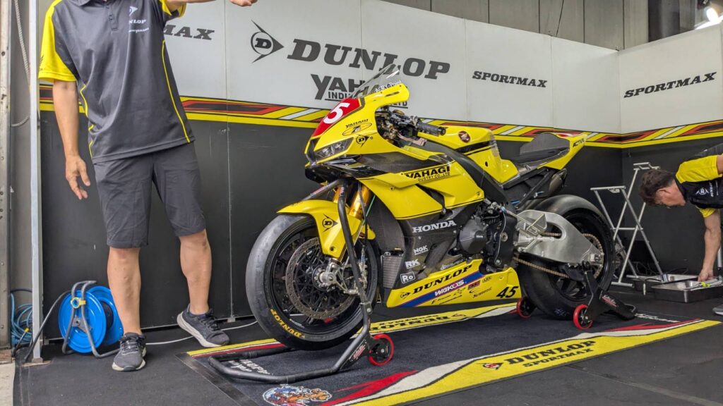 プロライダーと230km/hでタンデム体験!JSB1000の舞台裏もご紹介|2りんかん