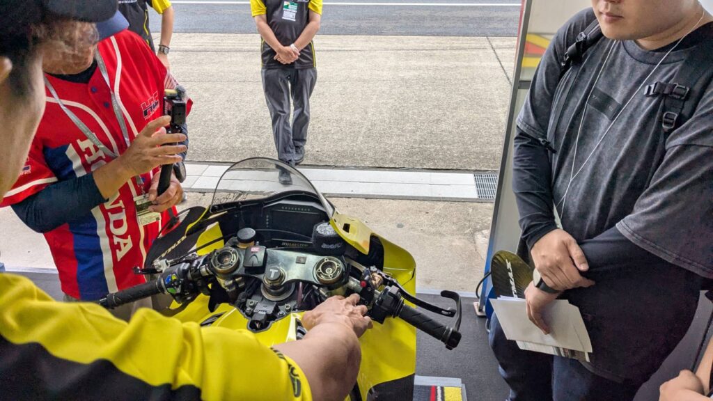プロライダーと230km/hでタンデム体験!JSB1000の舞台裏もご紹介|2りんかん