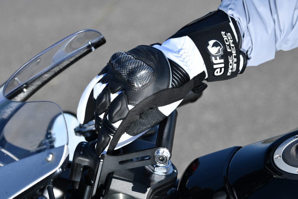 elf フォートレスウインターグローブ